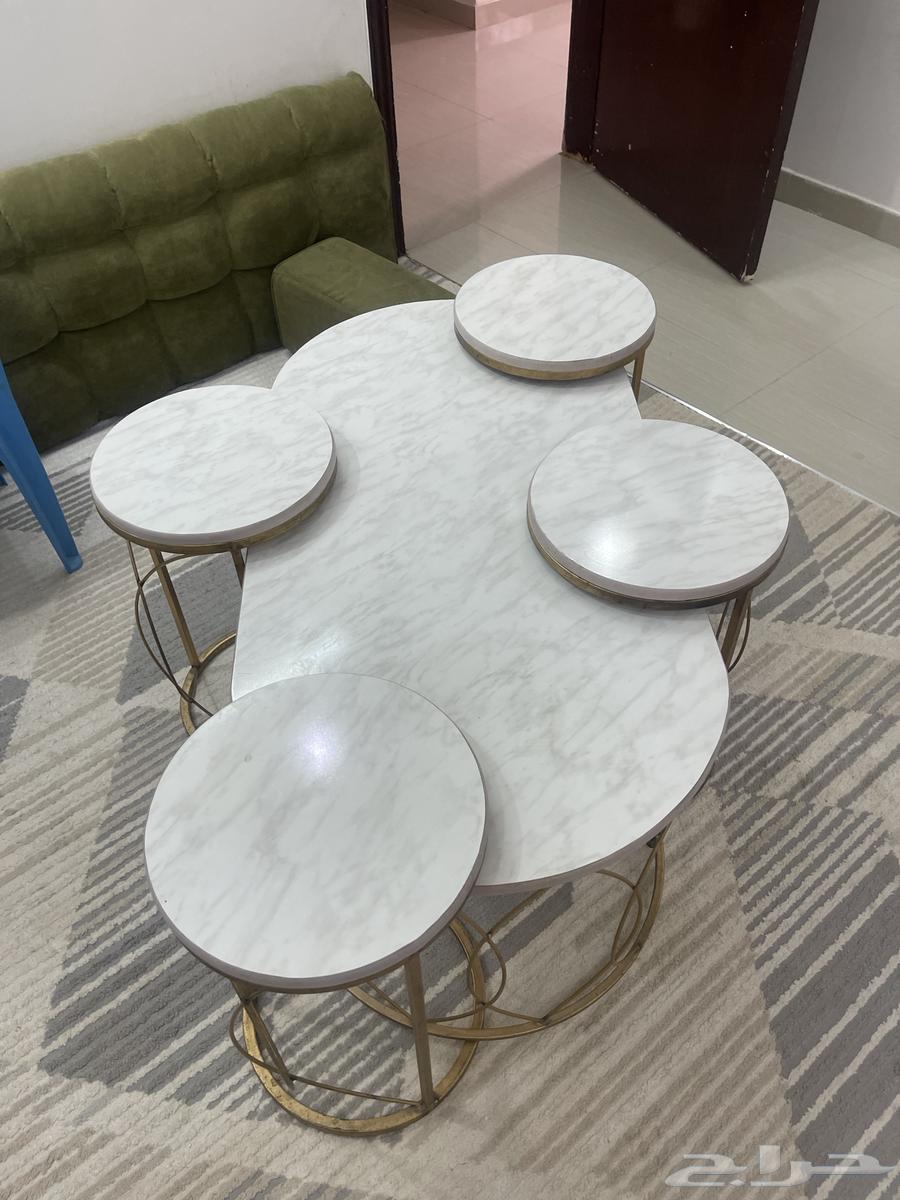 Table and washing machine63679118966402112