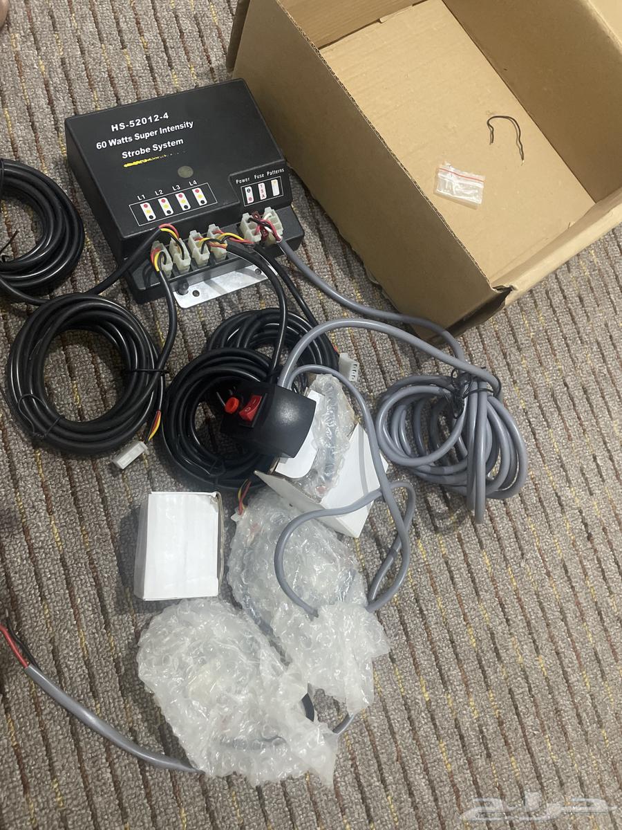 Shiny white flashes with front and rear device63727526305537110