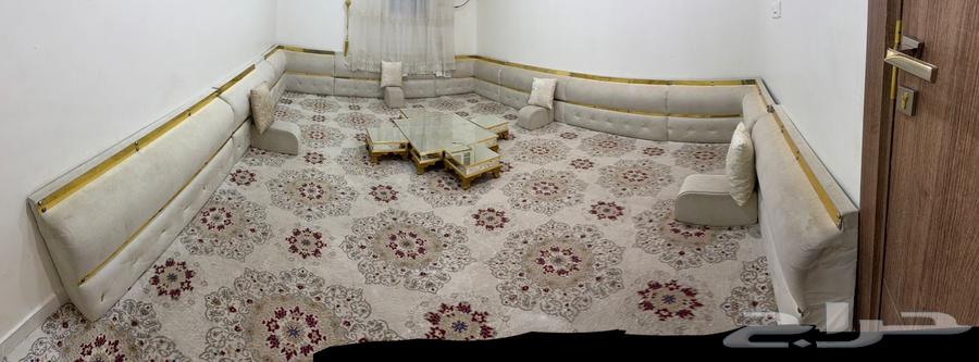 Studio and four beds with five tables 5by463699008185091113
