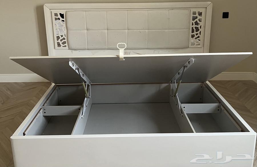 White double bed with storage for 400 SAR and free children's bed63680092394371112