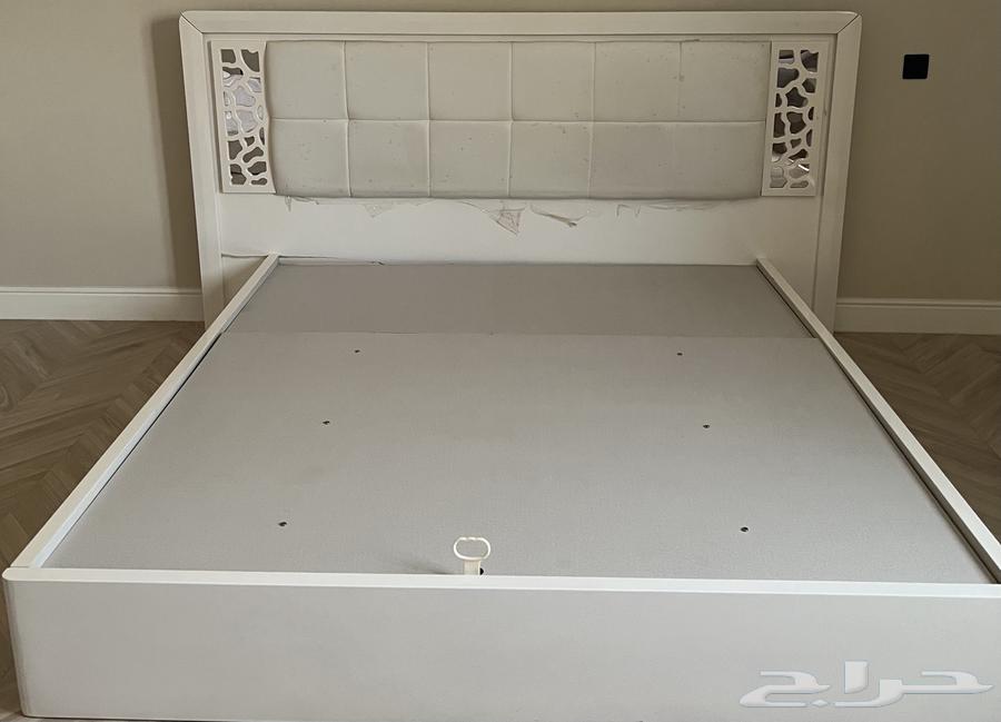 White double bed with storage for 400 SAR and free children's bed63680092394371111