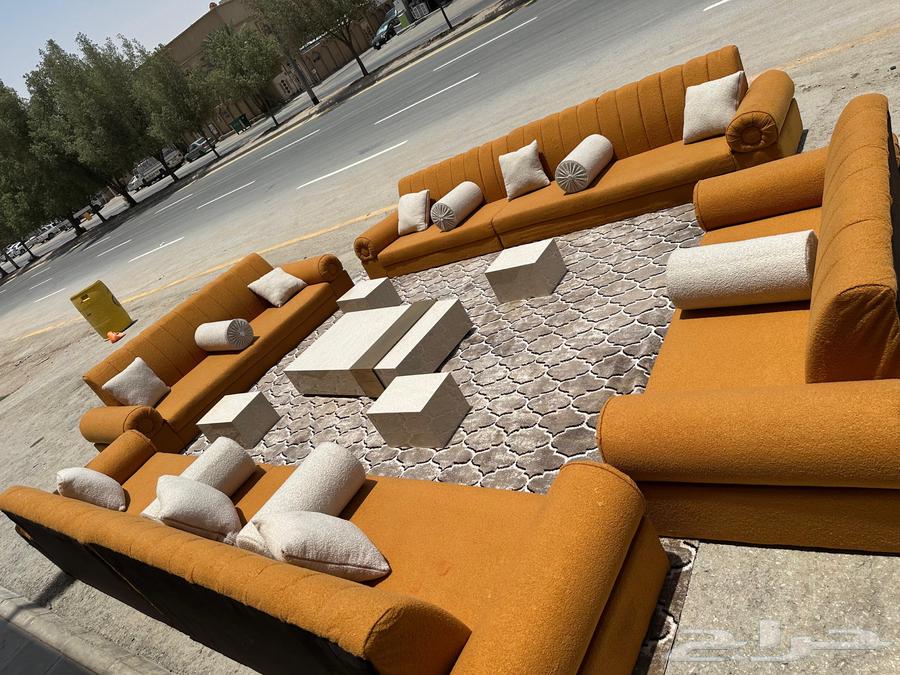 Semi-new sofa set includes tables and carpet63679655759363114