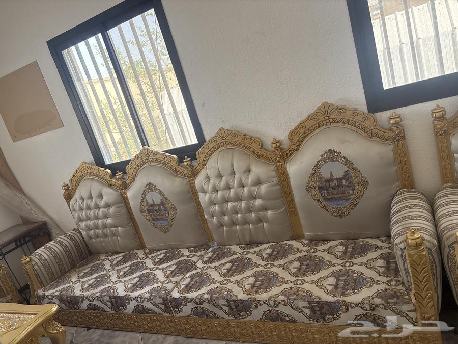 Sofas for sale, 6 cushions, 3 tables63680729813635110