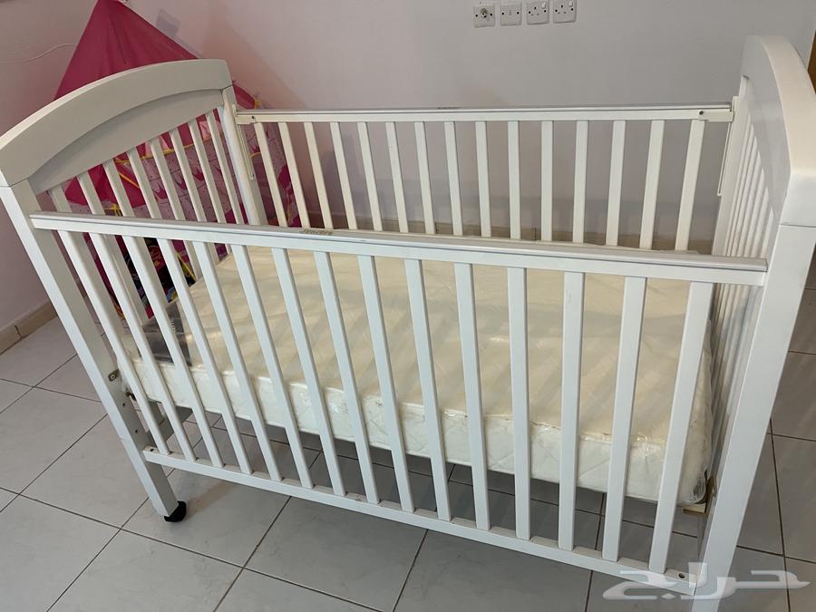 سرير اطفال ماركة جونيورز63677938384386113