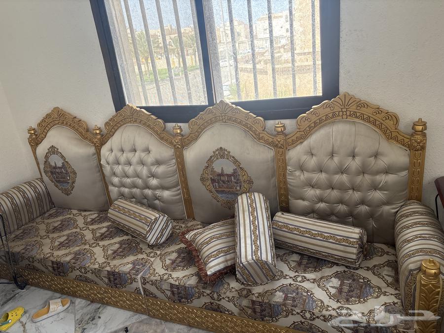 Sofas for sale, 6 cushions, 3 tables63680729813635112