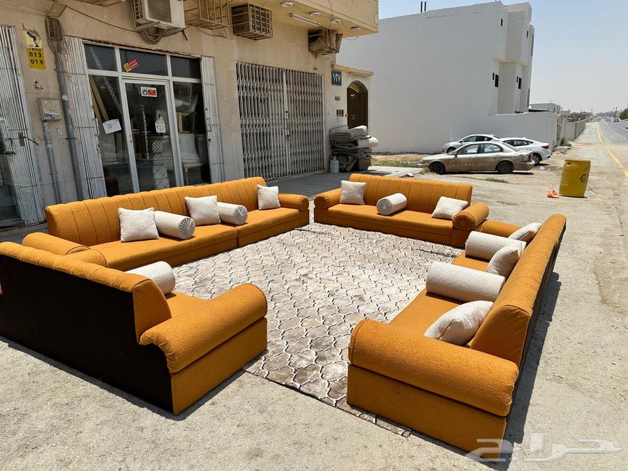 Semi-new sofa set includes tables and carpet63679655759363111