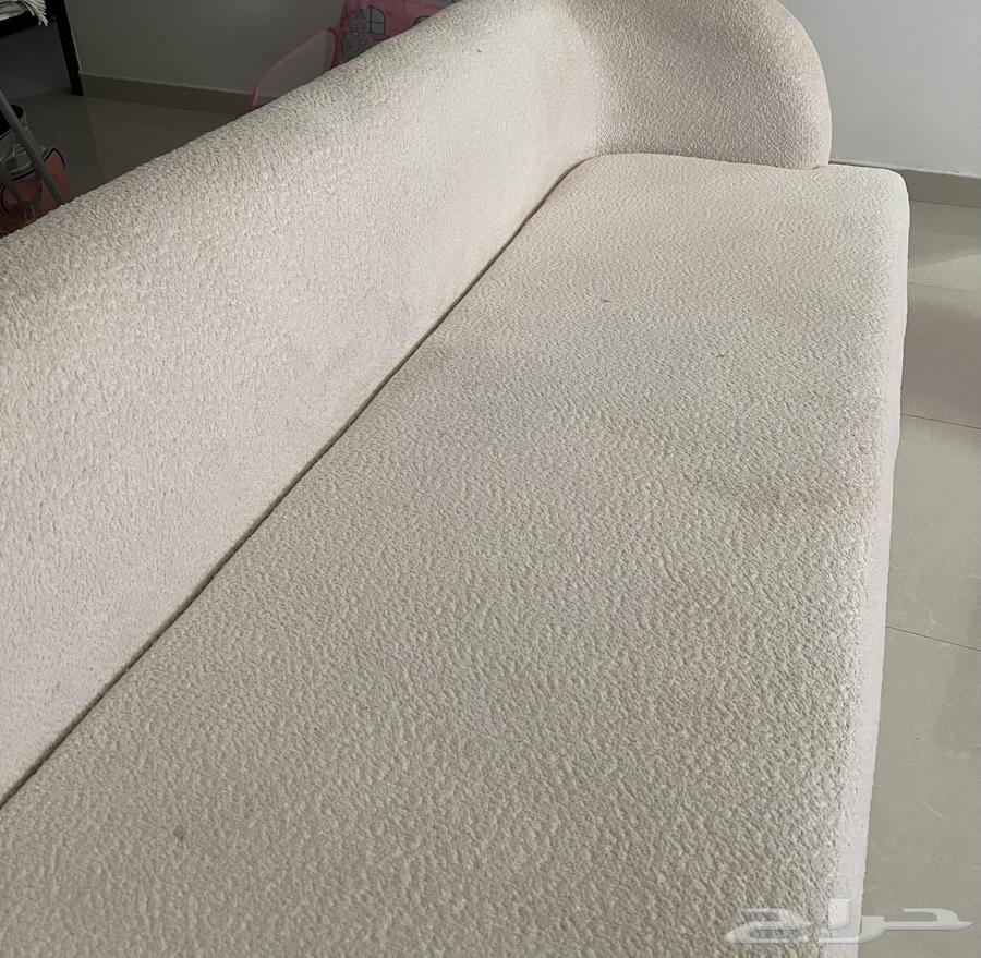 L-shaped beige sofa63680370534659111