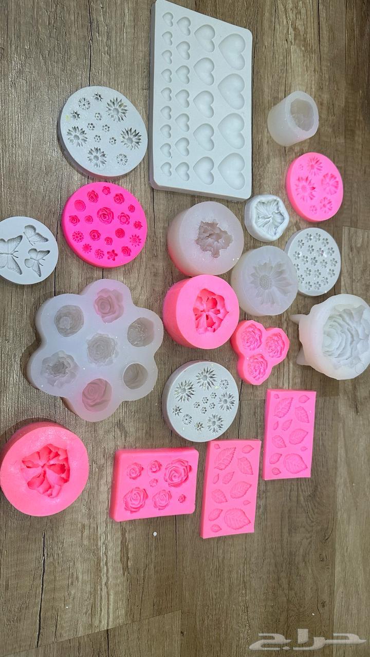 A complete set for candle making63675861291009112