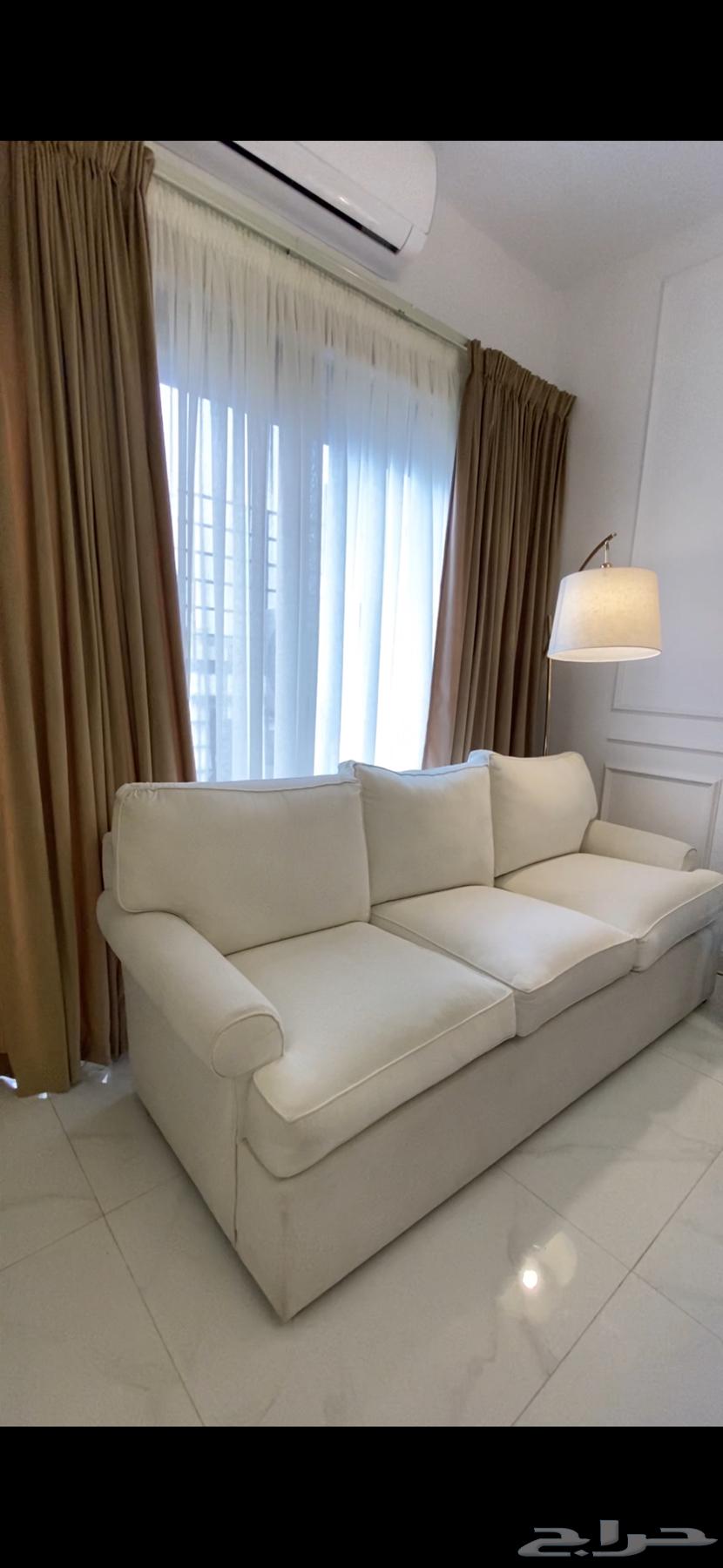 Practical and comfortable white sofa for 3 people, price 400, reason for sale: I bought a sofa63676994135554110