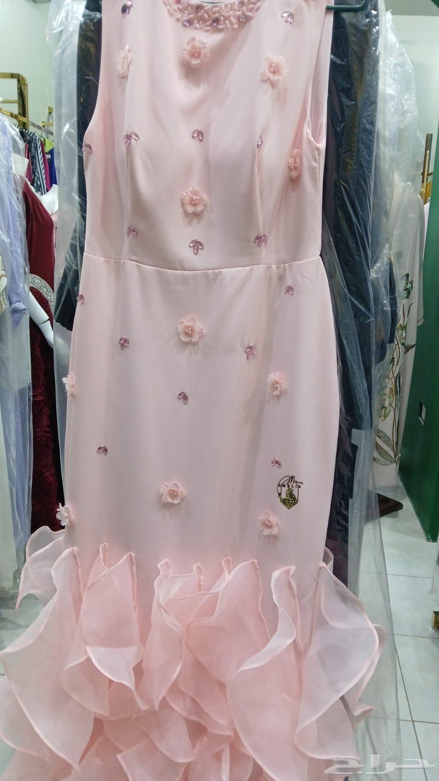 A new dress that has never been worn, size large, contact via WhatsApp63699002578305112