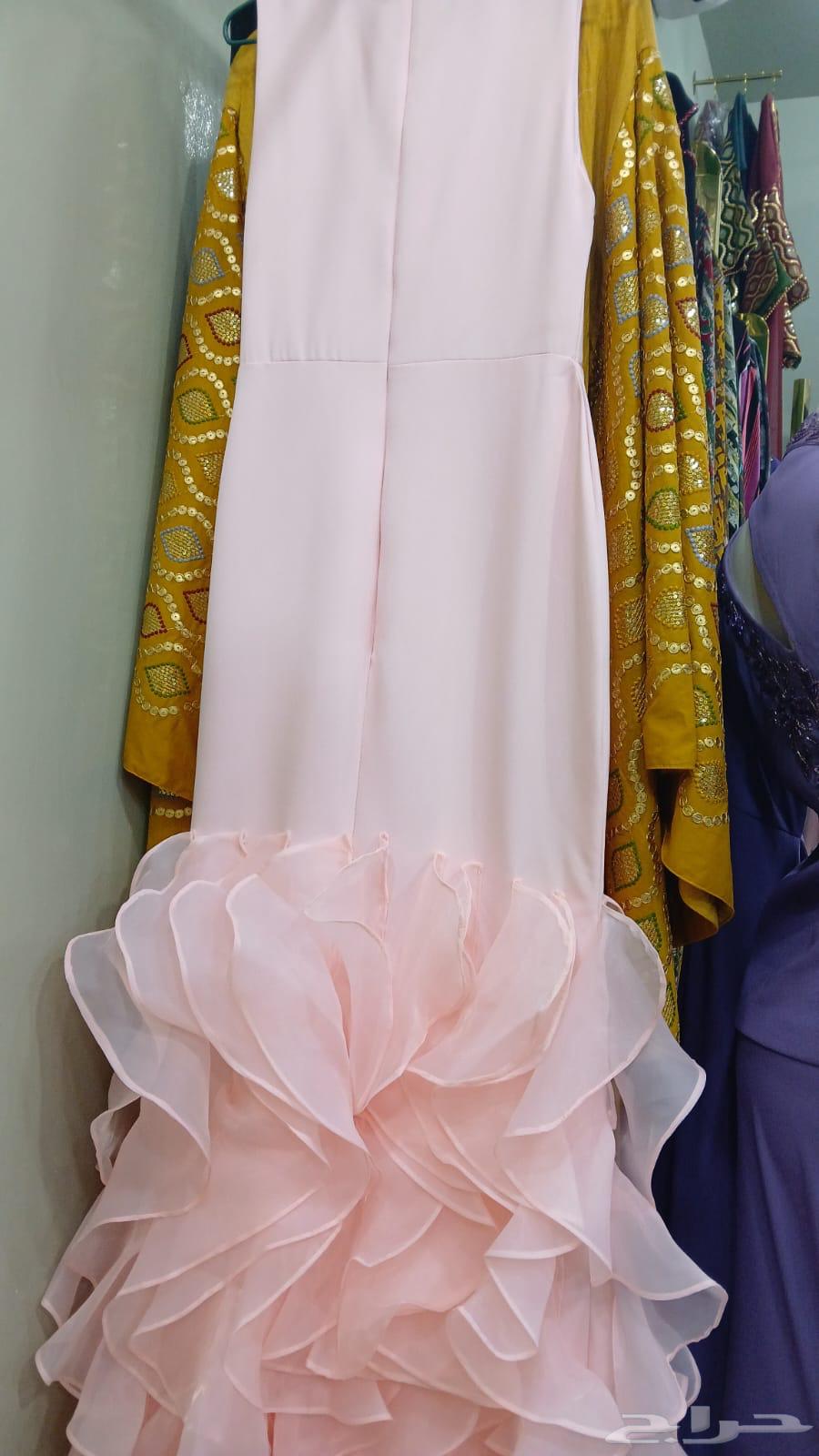 A new dress that has never been worn, size large, contact via WhatsApp63699002578305111