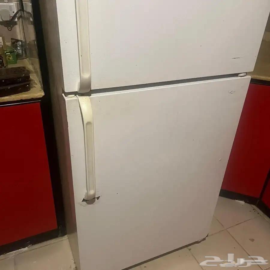 ثلاجة بيضاء اللون63677853903490110
