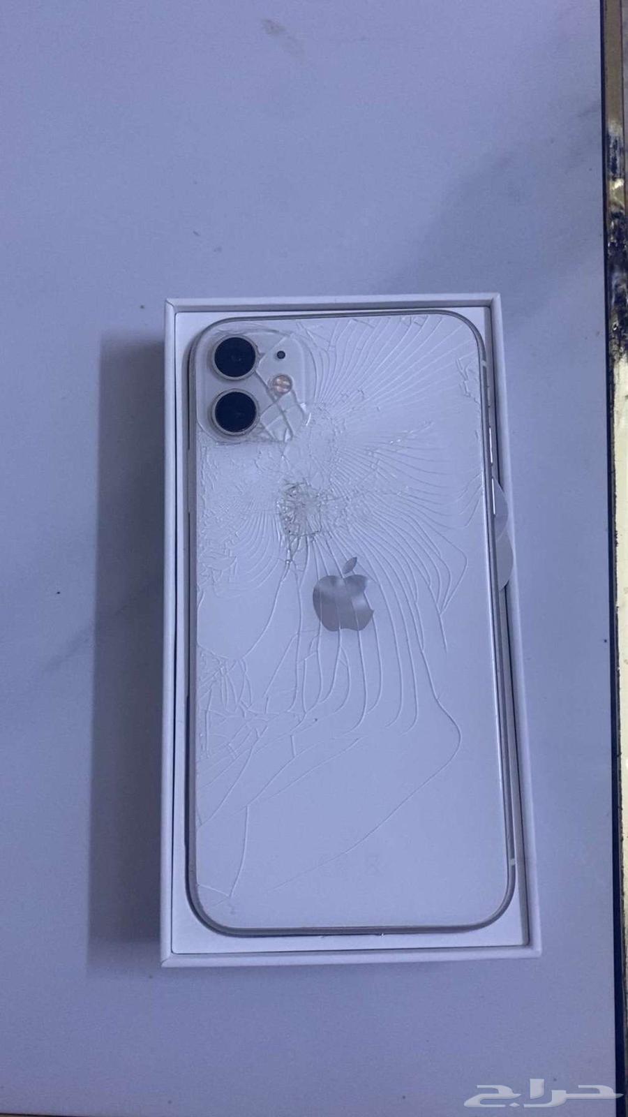 Normal iPhone 11 with replaced front screen and replaced battery, phone is working63699317880961112