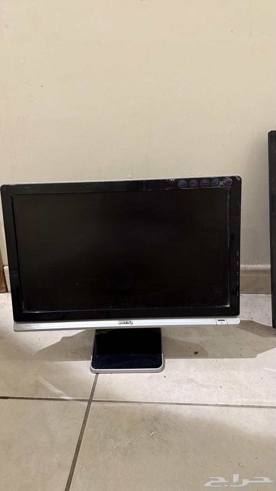 Dell monitor and Benq monitor in very clean condition63699528025473112