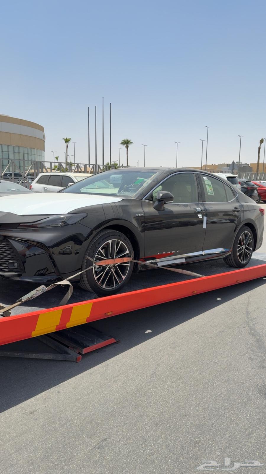 كامري 2025 اسود نص فل هايبرد بانورما Le63750693927041114