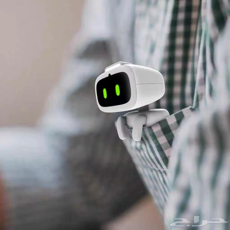 The smallest AI robot, a real revolution63699532857090111