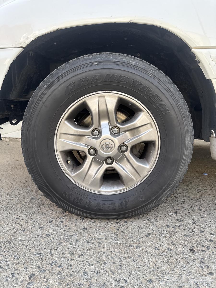 جنوط لاندكروزر 2006 كروم عليها كفر دنلوب نظيف63755850680449110