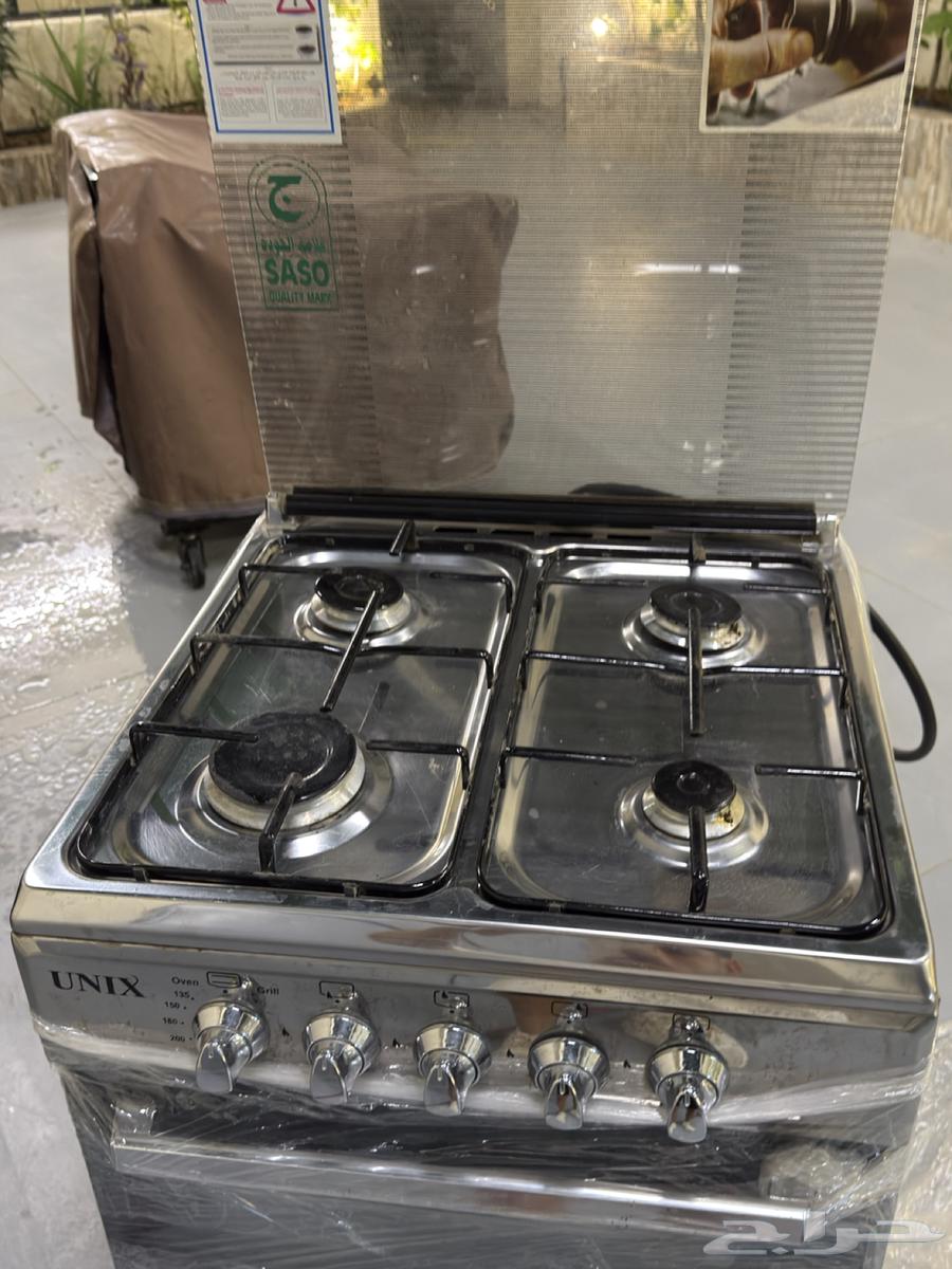 Almost new Unox oven with four burners and grill, excellent condition63699524978818113
