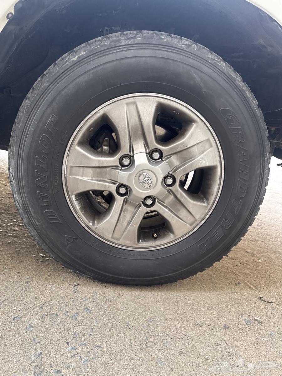 جنوط لاندكروزر 2006 كروم عليها كفر دنلوب نظيف63755850680449114