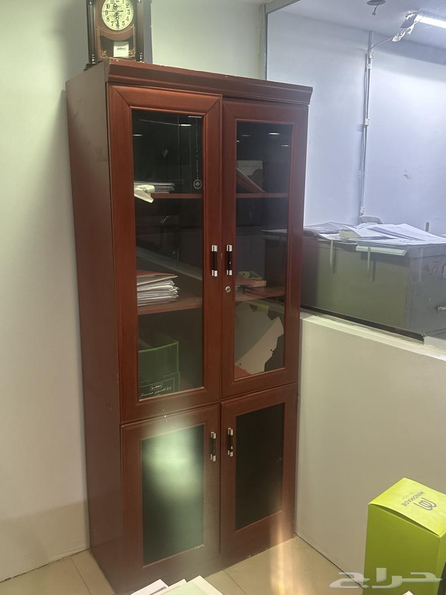 للبيع مجموعة مكاتب مستعملة نظيفة لامانع من بيع مكتب واحد63699316787457114
