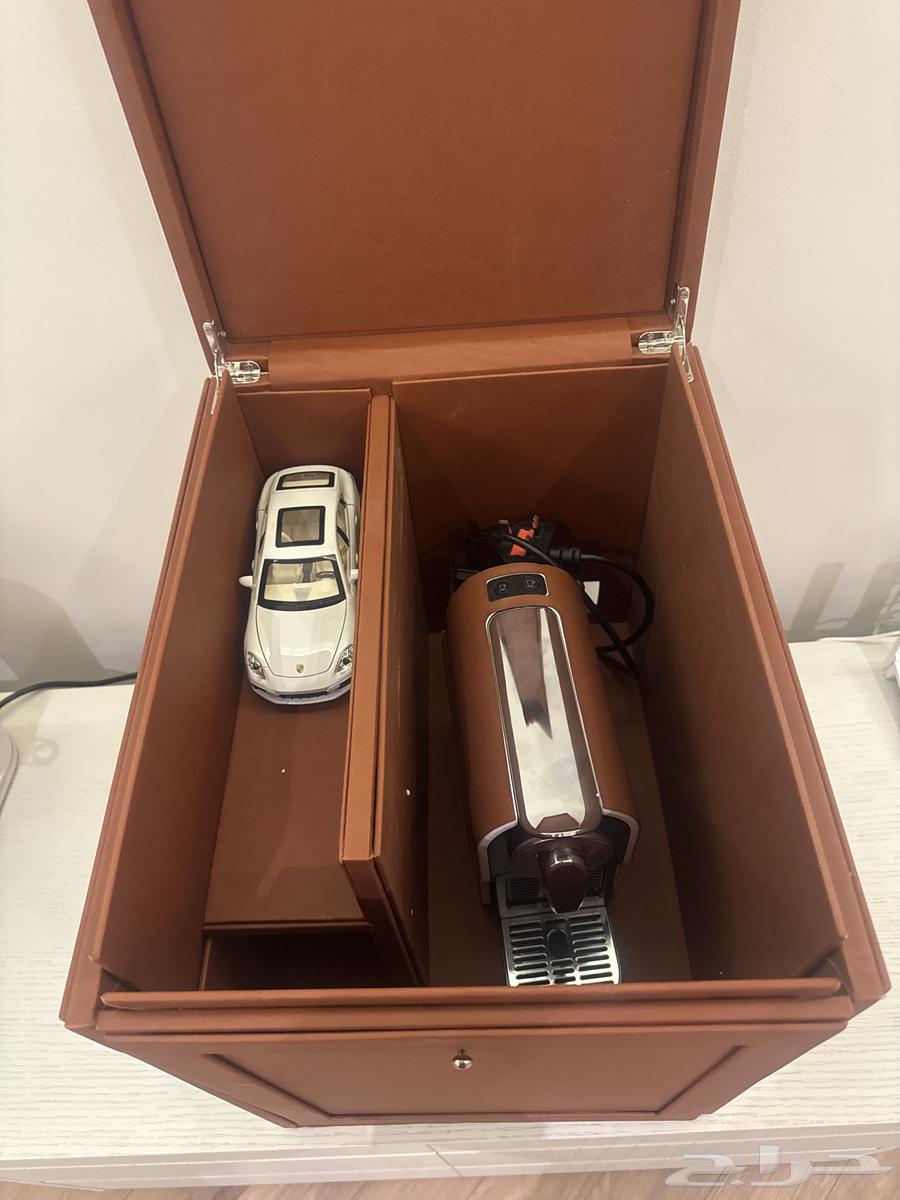 Espresso machine with leather case and dedicated capsule drawer63699523347843111