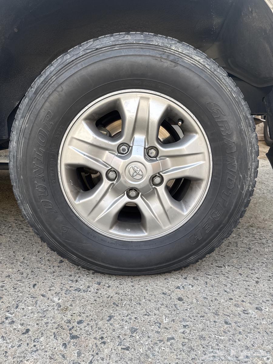 جنوط لاندكروزر 2006 كروم عليها كفر دنلوب نظيف63755850680449111