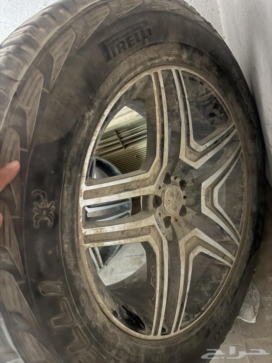 Two J-Class rims with one right tire for sale allowed63745325465602111