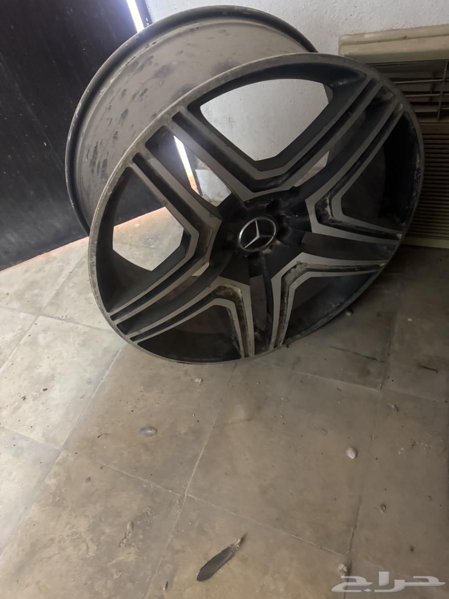 Two J-Class rims with one right tire for sale allowed63745325465602112