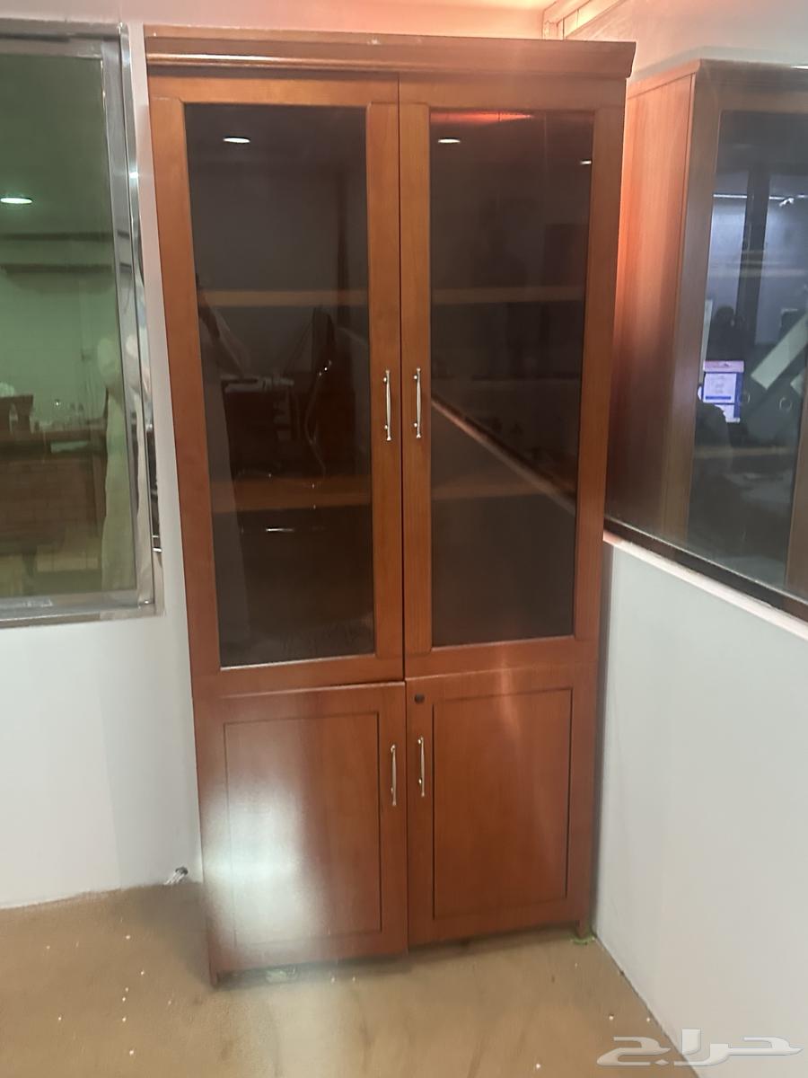للبيع مجموعة مكاتب مستعملة نظيفة لامانع من بيع مكتب واحد63699316787457112