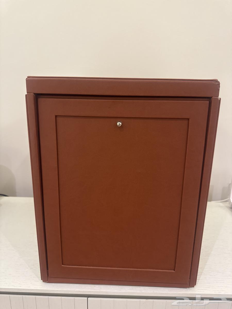 Espresso machine with leather case and dedicated capsule drawer63699523347843110