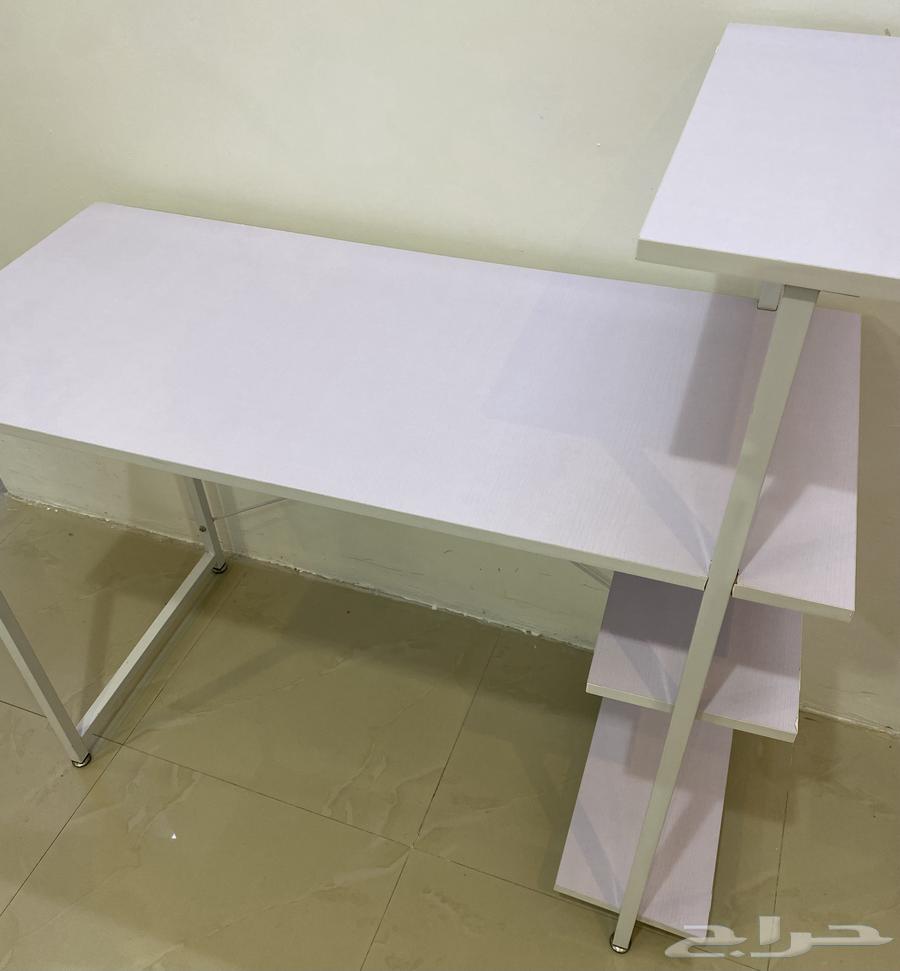 مكتب استخدام نظيف بحاله ممتازه للبيع ب 130 ريال63712037630721110