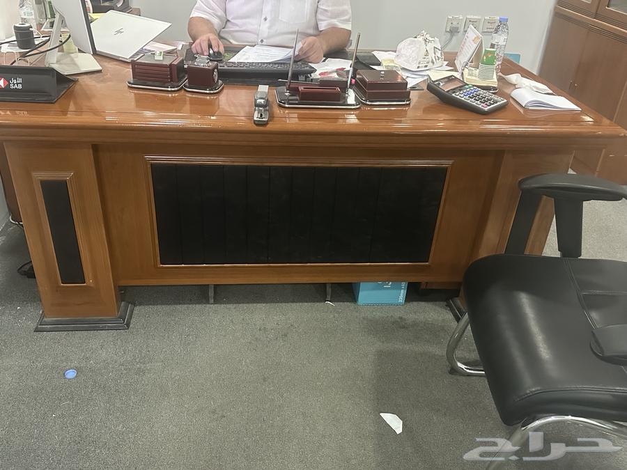 للبيع مجموعة مكاتب مستعملة نظيفة لامانع من بيع مكتب واحد63699316787457111