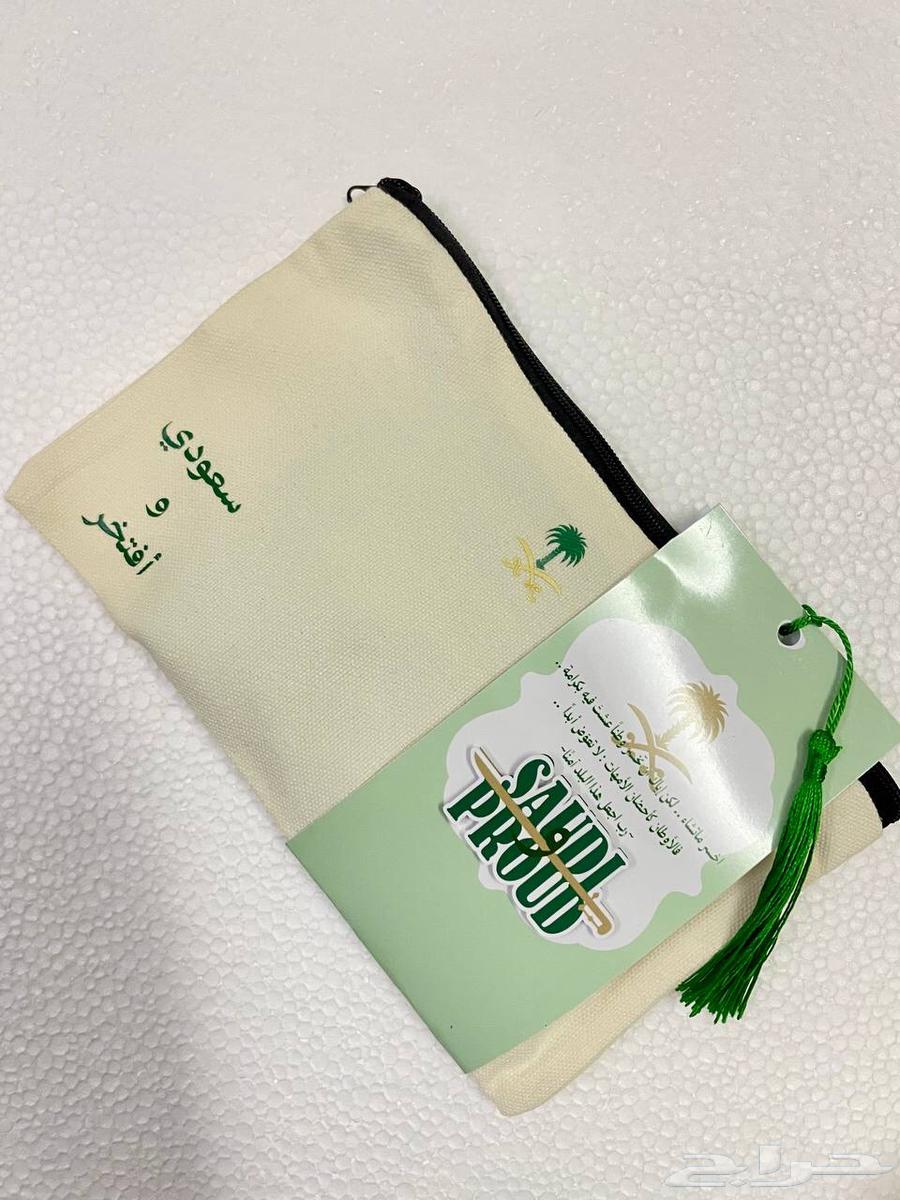 Wallet and theme for National Day at attractive prices63699304069250112