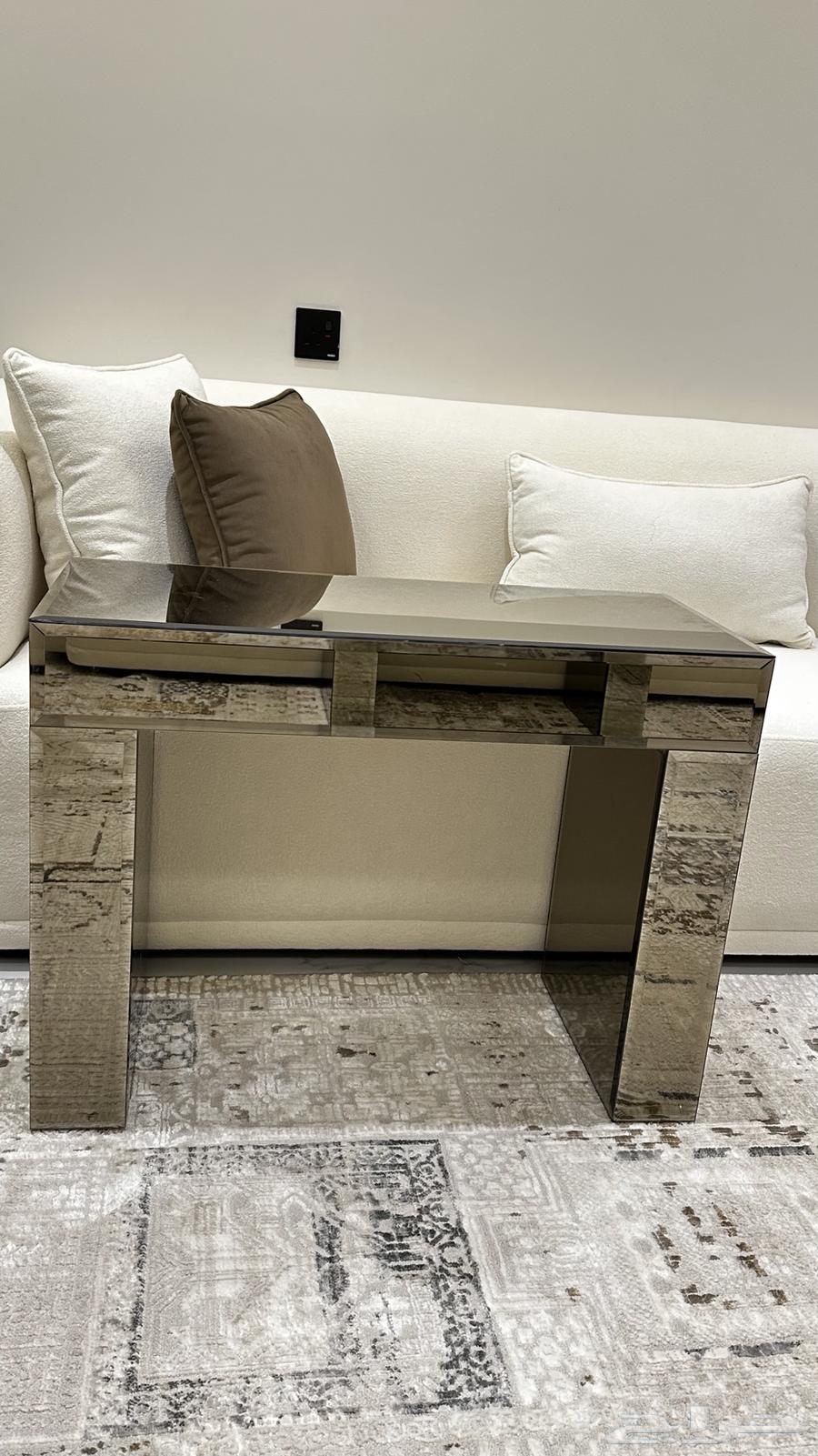 Console and service tables63705096313602114