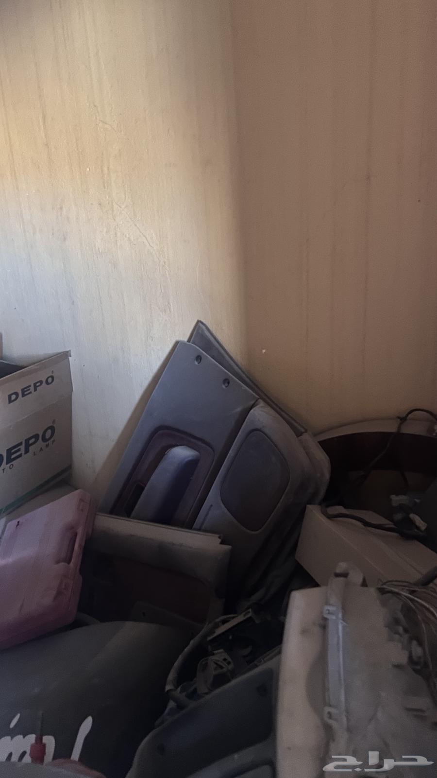 قطع غيار ددسن داخليه وفيه بعض القطع الميكانيكيه63775172078979110