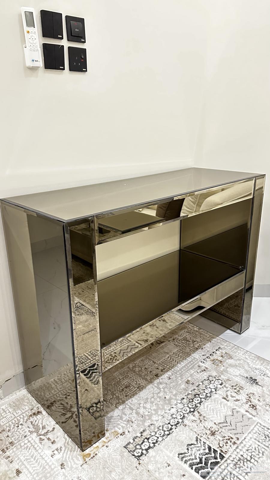 Console and service tables63705096313602113