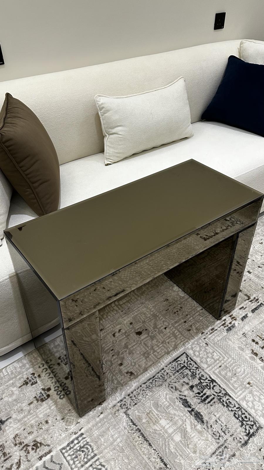 Console and service tables63705096313602110