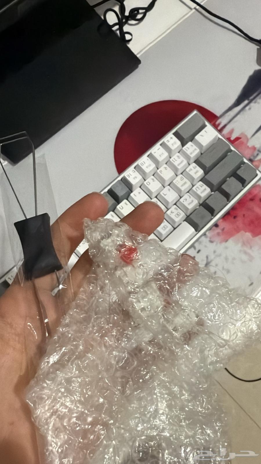 Screen for sale, mouse and keyboard for sale, used for only 5 months63699630253953110