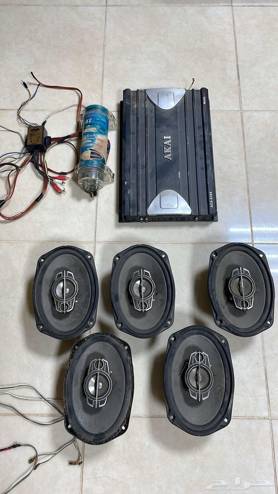 Amplifier, Headphones, and Capacitor63764028208259110