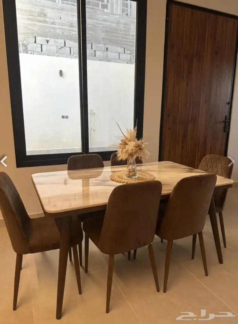 طاوله طعام نظيفه تم البيع63699818588803110