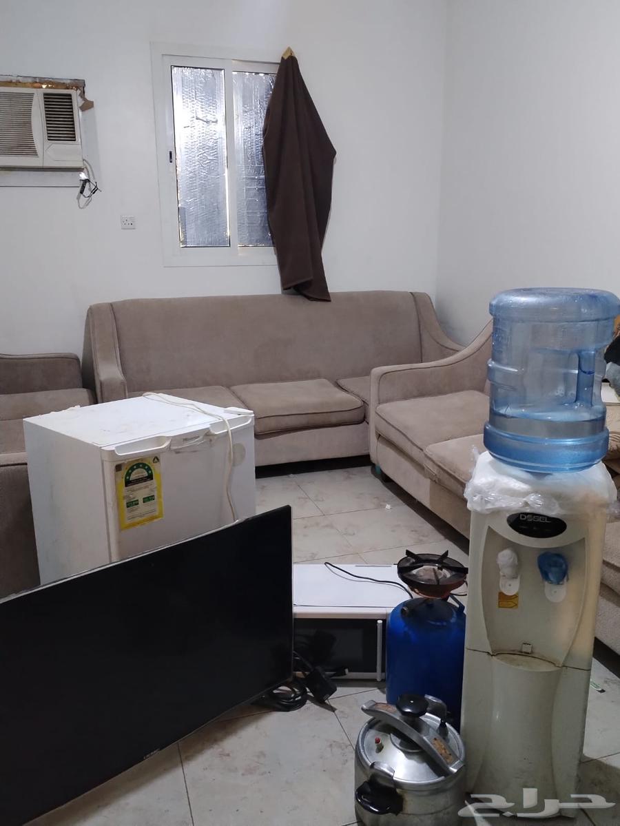 السلام عليكم عندي اثاث للبيع حي العارض63700088492674110