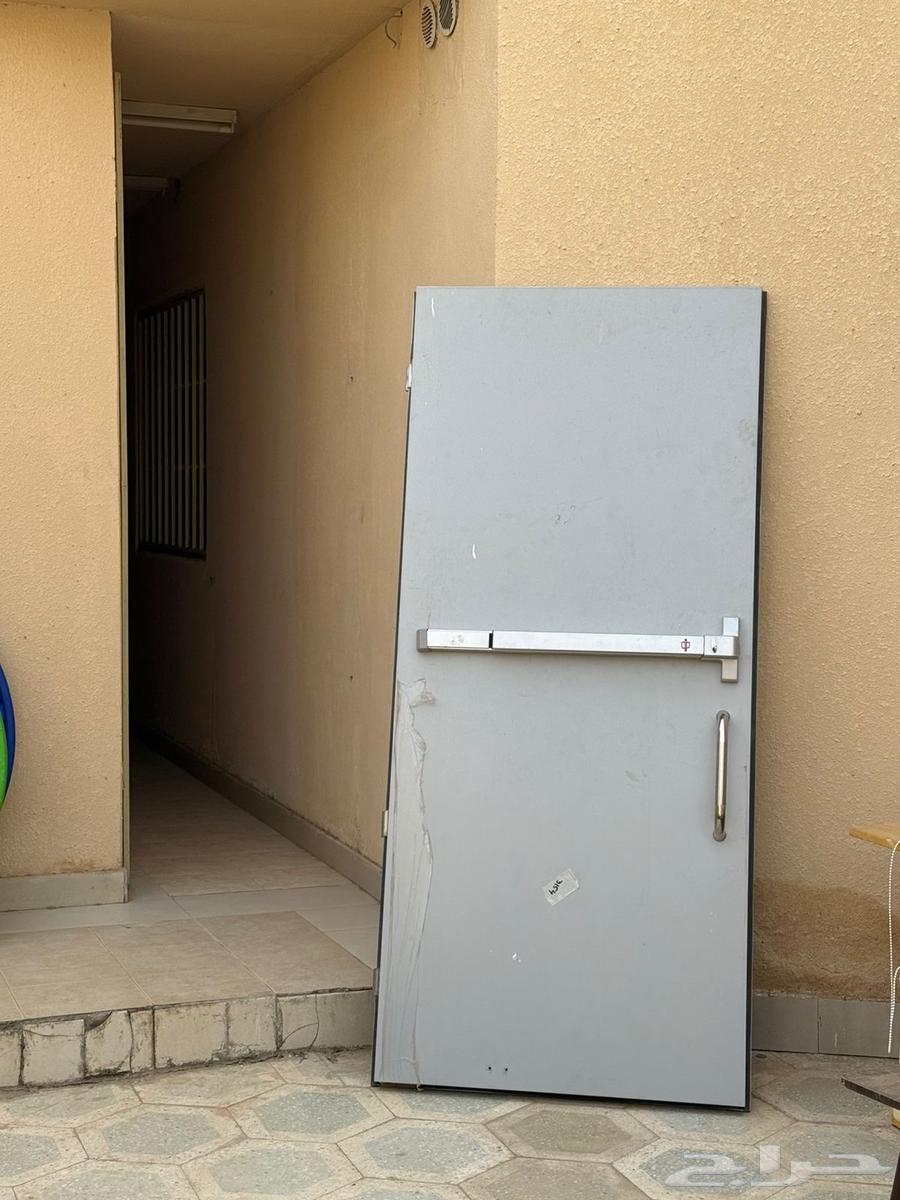 أبواب طواريء نظيفة63701125831425112
