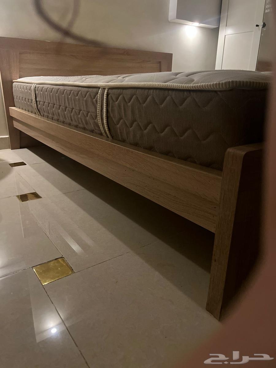 نوم هادئ وأناقة منزلية  غرفة نوم مستعملة للبيع63702335135363111