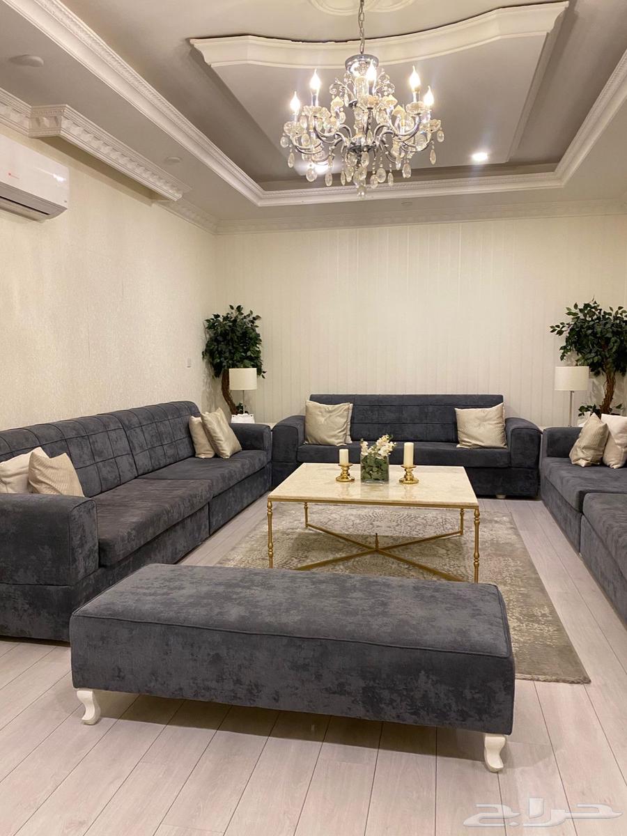 Sofas and tables63706131783425110