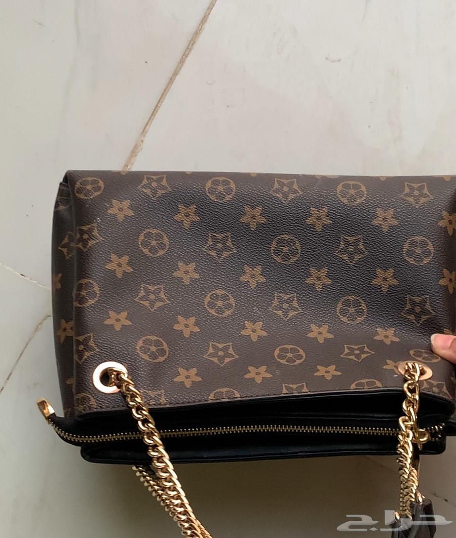 شنطه نظيفه شبه جديده للبيع63704573175425110