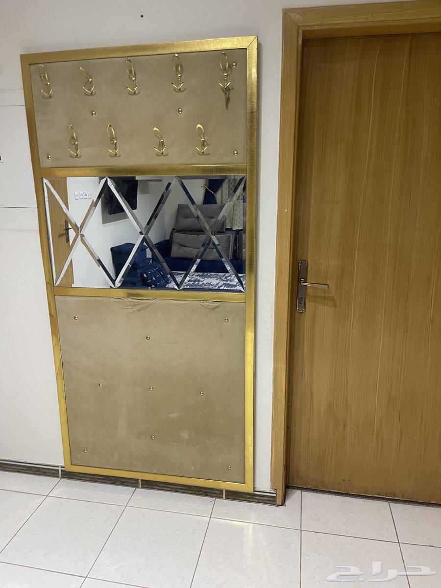 اثاث مع تلفزيون ودولاب للبيع63700179516290111