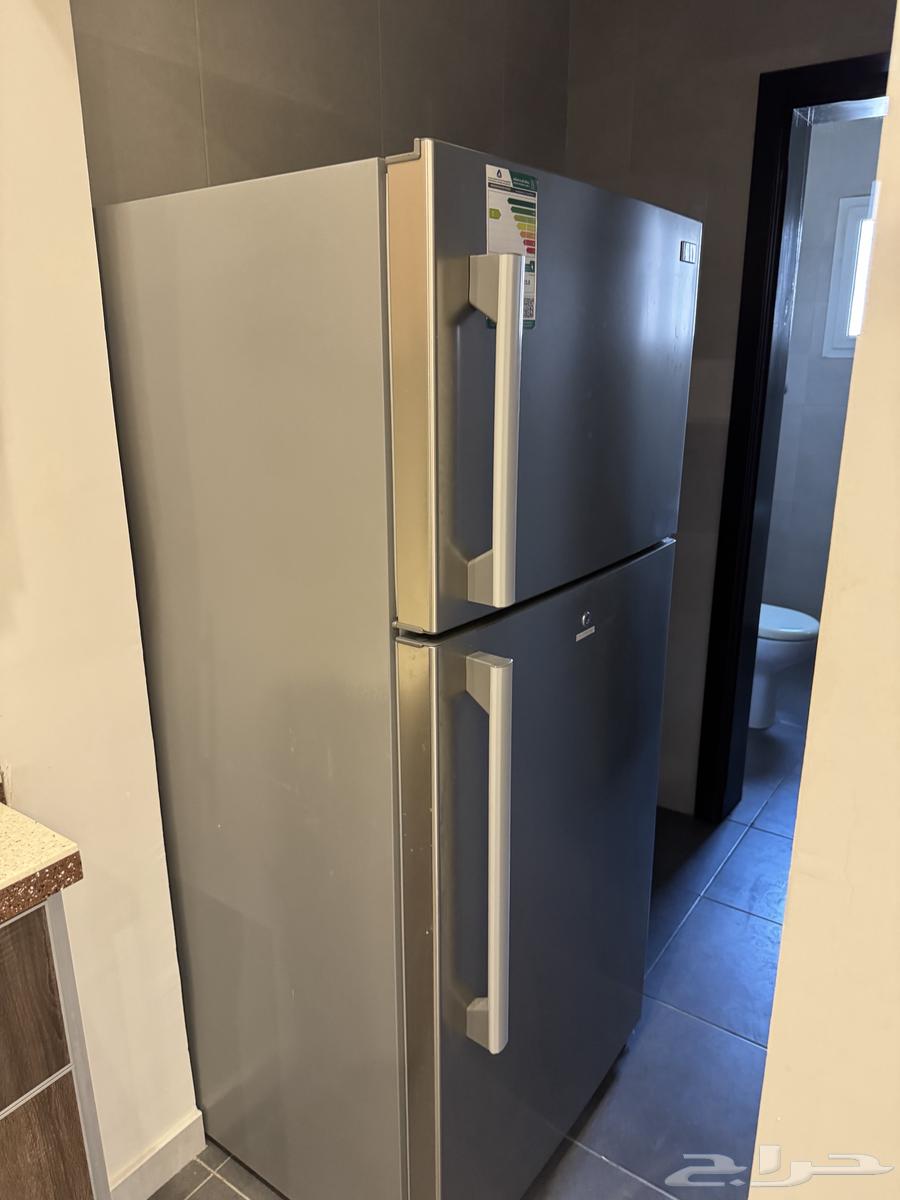 Refrigerator for sale in like-new condition63699818325121110