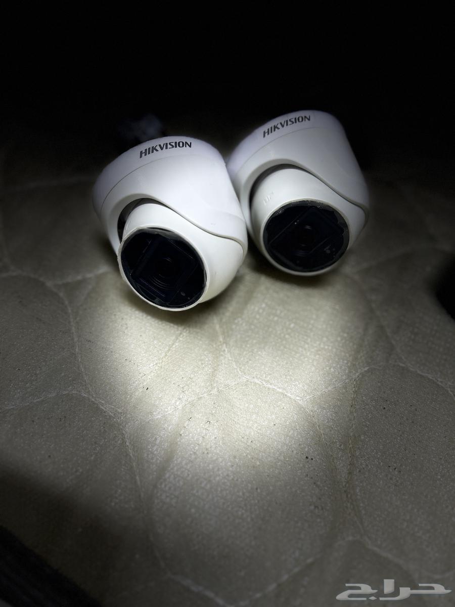 4 Surveillance Cameras with Screen, Receiver, and High-Quality Adapters63699532601474113