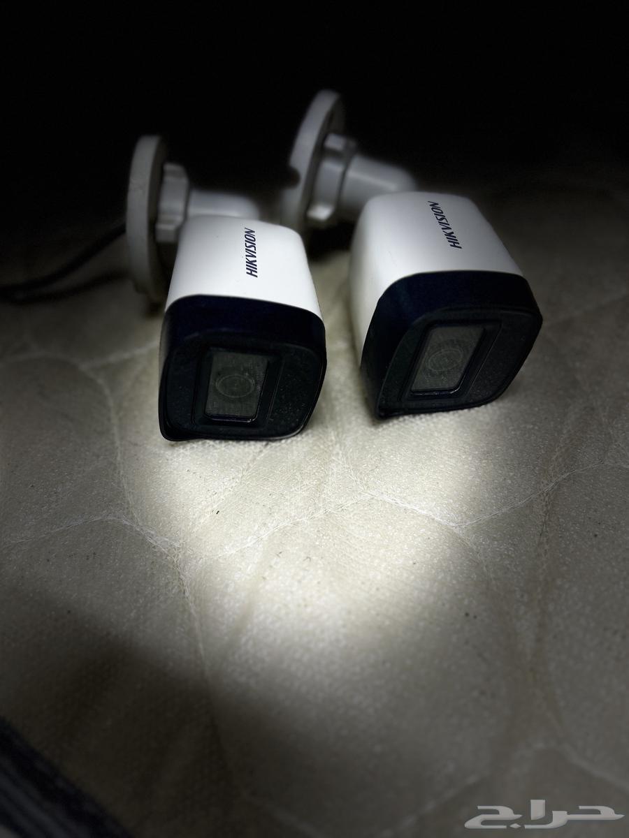 4 Surveillance Cameras with Screen, Receiver, and High-Quality Adapters63699532601474111