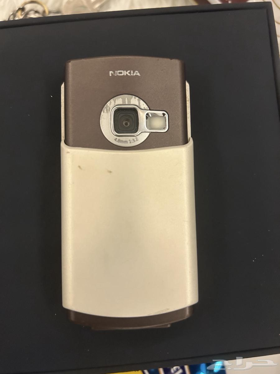 Nokia N70 device and two BlackBerry devices63699534219779113